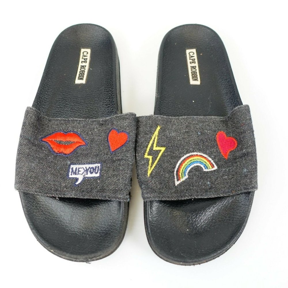CAPE ROBBIN Women's Black Flat Slide Sandal‎ 8 Footbed Embroidered Heart Rainbow